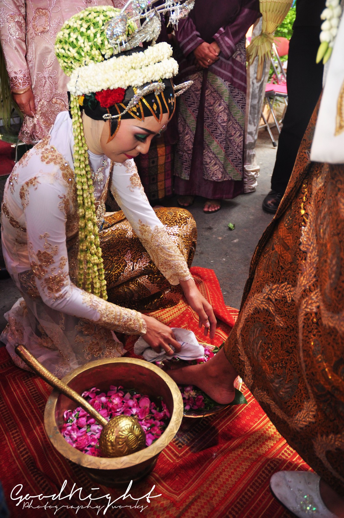 traditional Javanese wedding moment | goodnightphotoworks